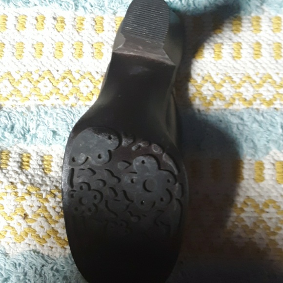 Heels - Picture 3 of 4